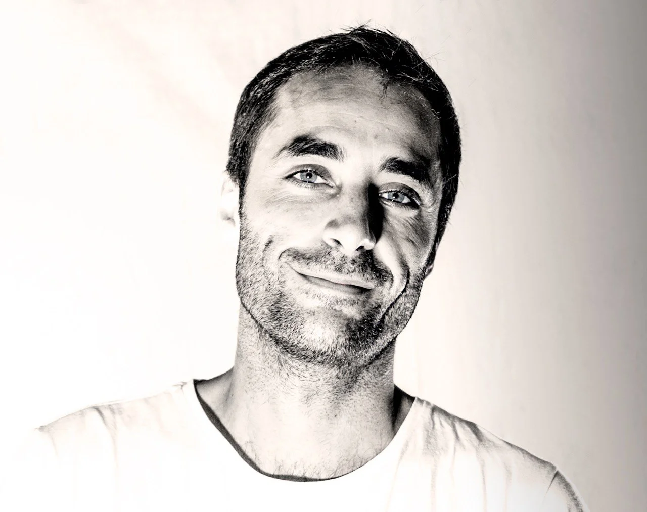 Roman Goenaga, director creativo especializado en 3D motion graphics y visualización industrial